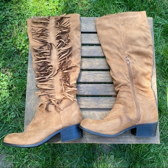 Wild Diva Women's Tan Faux Suede Fringed Tall Boots Size 7.5 - Picture 4 of 5